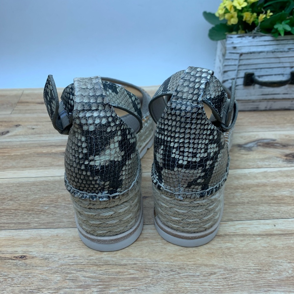 Dolce Vita
Larita Espadrille Platform Sandal - Picture 4 of 16